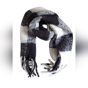 NWT Hollister Black & White Oversized Super Soft Blanket Scarf